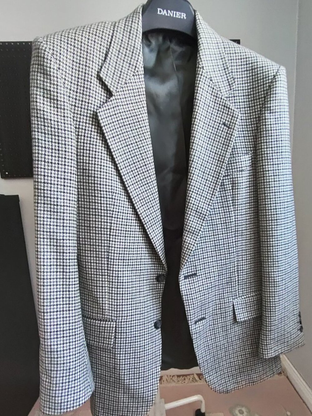 Tip Top mens sports coat size 36R 100% virgin wool